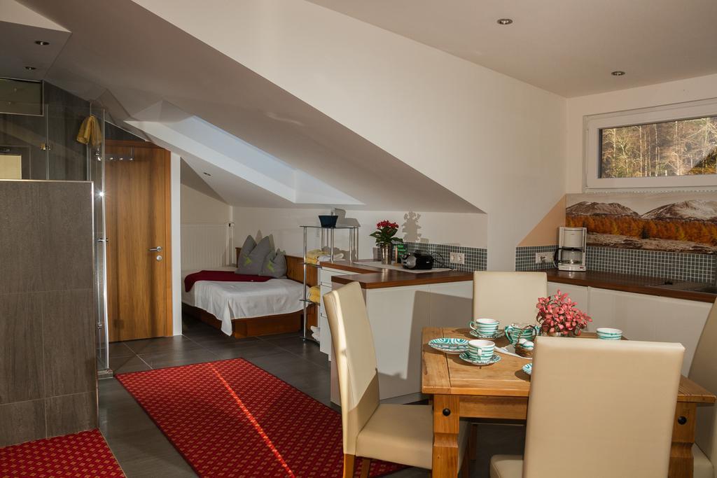 Hotel Haus Hirschpoint Faistenau Zimmer foto