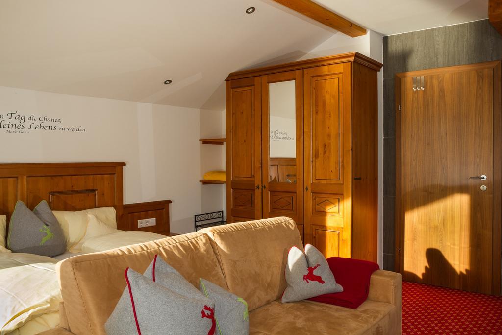 Hotel Haus Hirschpoint Faistenau Zimmer foto